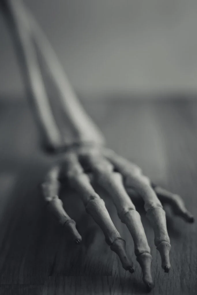 gray rope in grayscale photography